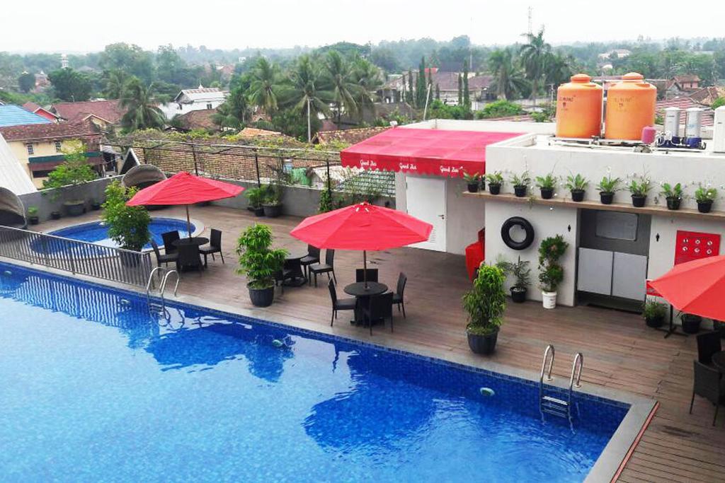Hotel Grand Zuri Muara Enim Экстерьер фото