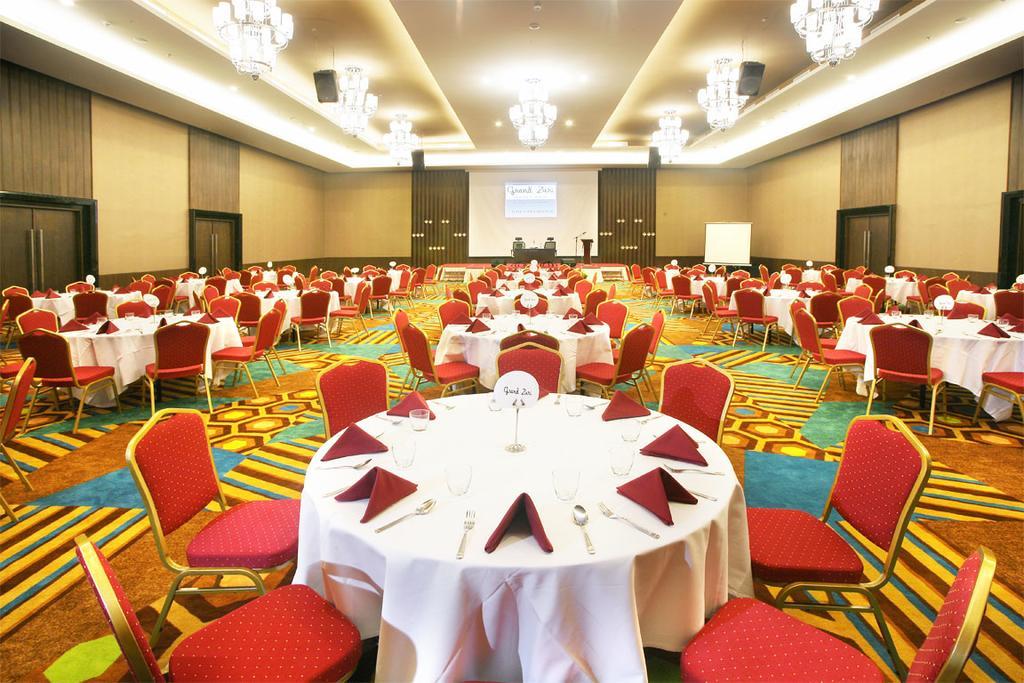 Hotel Grand Zuri Muara Enim Экстерьер фото