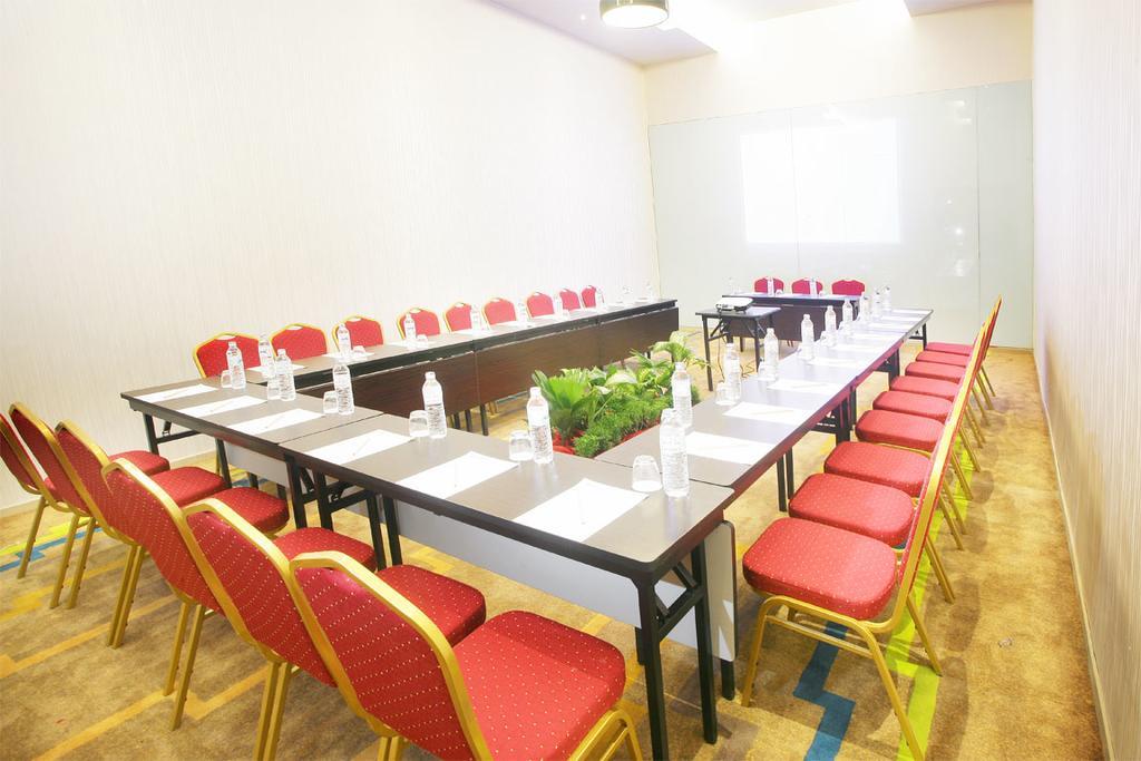 Hotel Grand Zuri Muara Enim Экстерьер фото