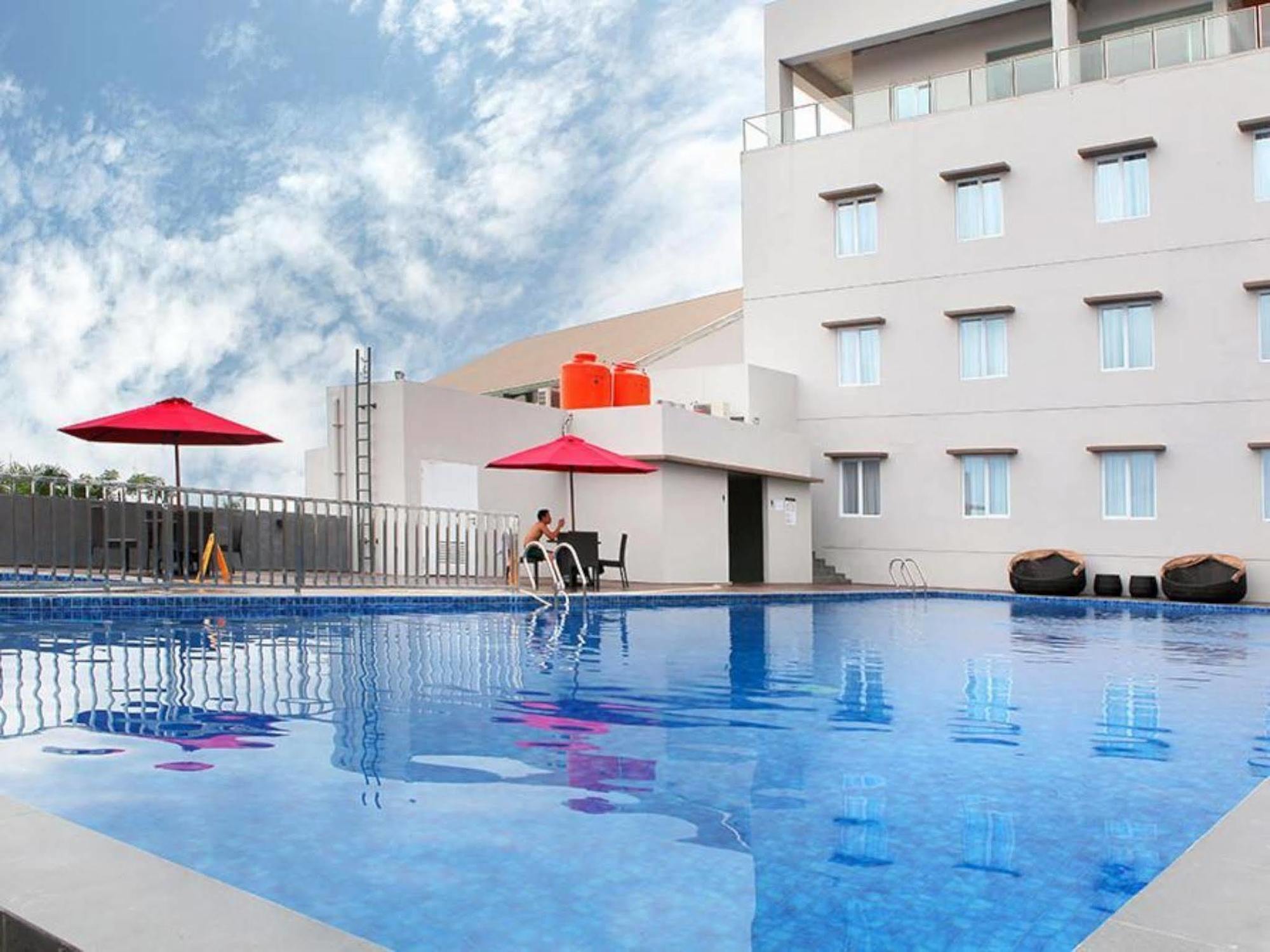 Hotel Grand Zuri Muara Enim Экстерьер фото