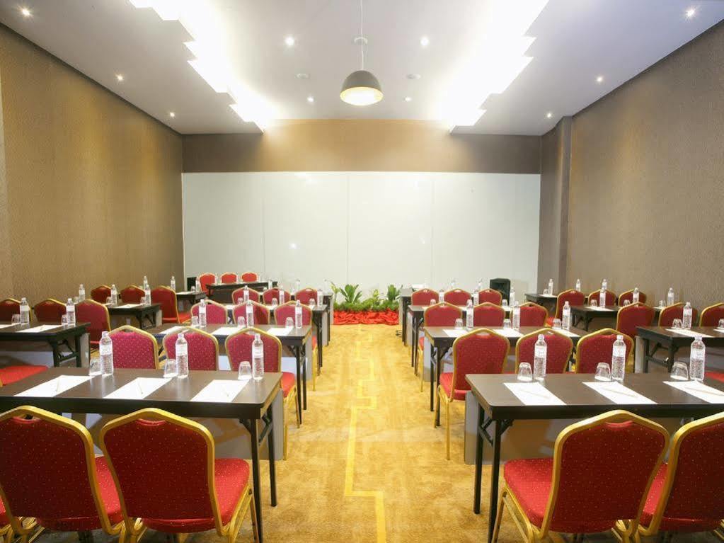 Hotel Grand Zuri Muara Enim Экстерьер фото